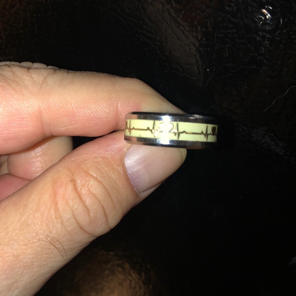 Heart beat ring
